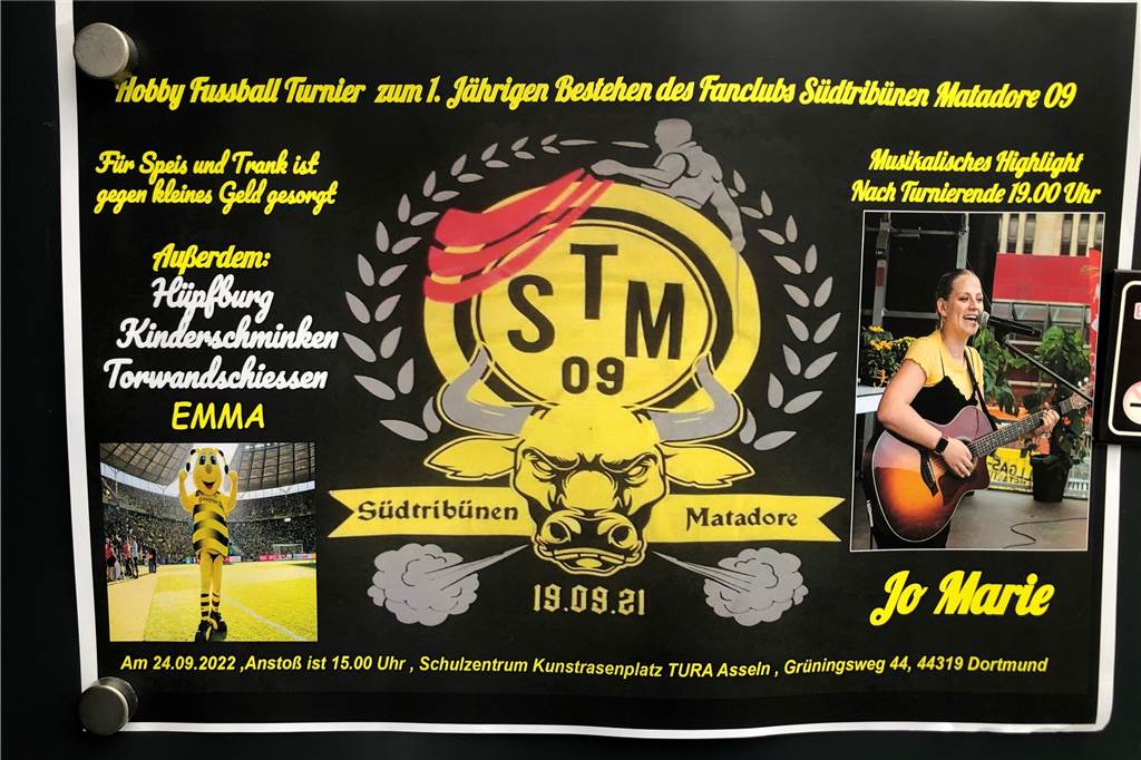 Südtribünen-Fan Michael Kauth (37) gründete eigenen BVB-Fanclub - jetzt gibt‘s was zu feiern Eine Hüpfburg, dn Auftritt von Emma, ein Fußball-Turnier und vieles mehr versprechen die Südtribünen Matadore für den 24. September. Und Künstlerin Jo Marie singt BVB-Songs