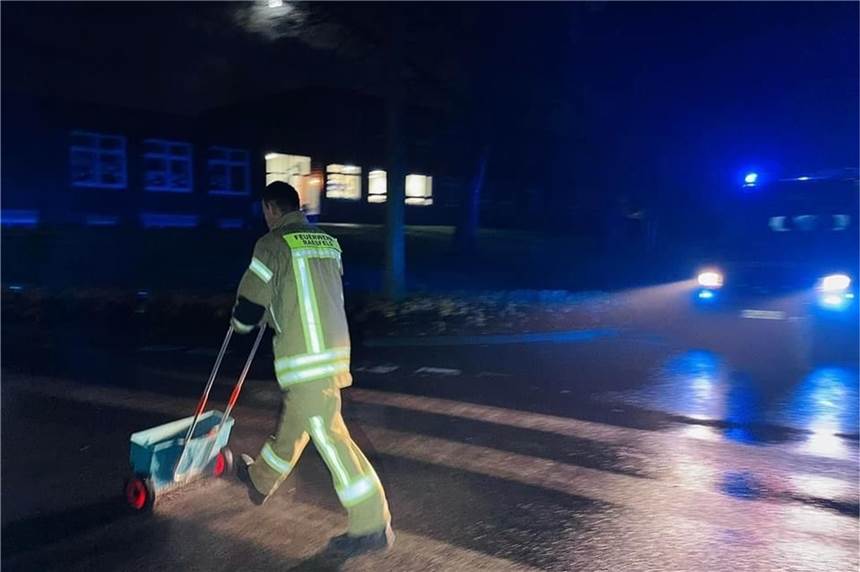 Kilometerlange Ölspur sorgte für einen Großeinsatz der Feuerwehr Eine kilometerlange Ölspur sorgte für einen arbeitsträchtigen Einsatz der Raesfelder und Erler Feuerwehr.
