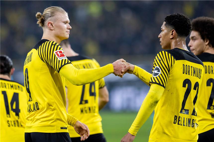 BVB-Hinrundenzeugnis: Haaland nur auf Rang zwei - Routinier stürzt ab Eine Klasse für sich: BVB-Torjäger Erling Haaland (l.).