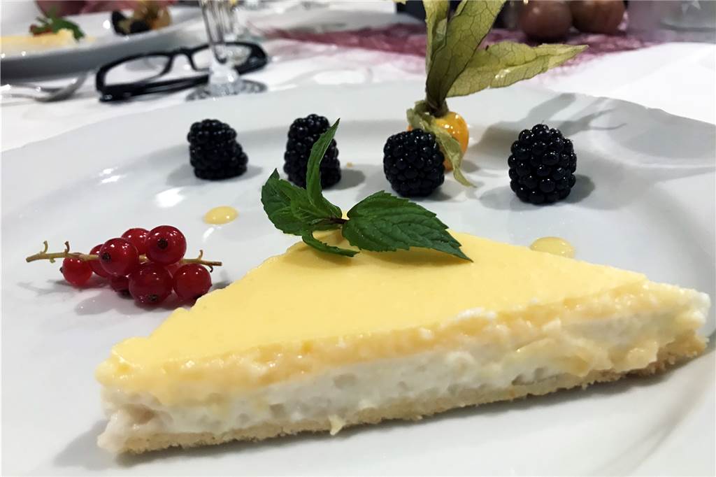 Westfälisch genießen geht auch ohne Zwiebelfleisch und Herrencreme Eine klassische Welfencreme hatte die Küchenchefin als Tarte angerichtet.
