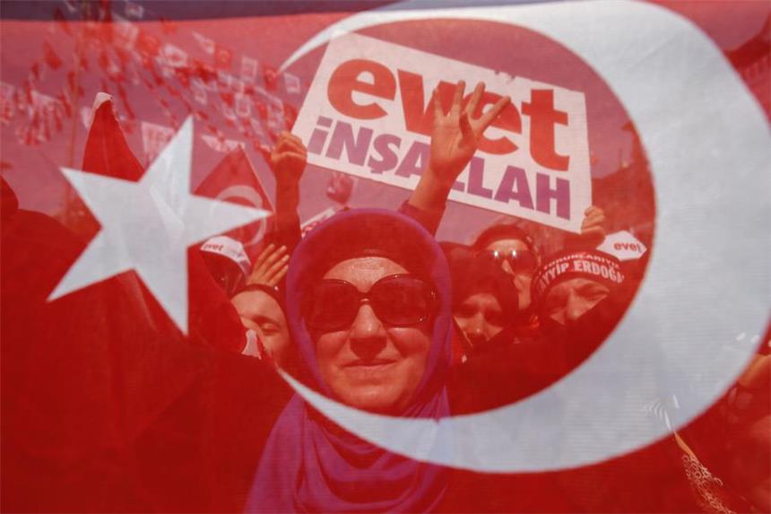 Was bedeutet das Türkei-Referendum für die EU? Eine knappe Mehrheit der Türken hat für "Evet - Ja" zur Präsidialreform gestimmt.