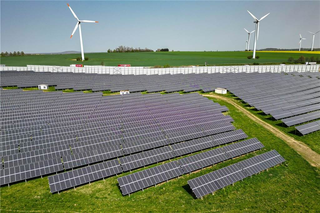 Anzahl der Windkraftanlagen in Heek soll sich fast verdoppeln Ein Solarpark und Windräder auf einem Acker