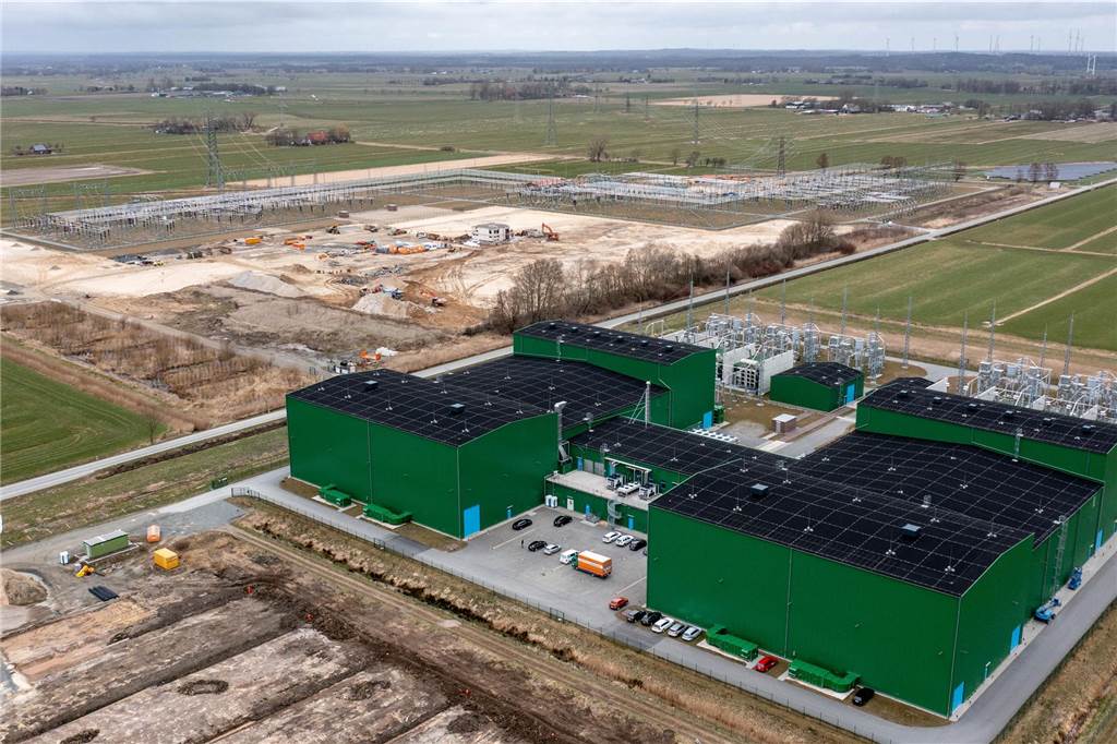 Konverter: Detlef Damen fürchtet 50 Mio. Euro Wertverlust bei Häusern Eine Konverter-Station der Firma NordLink. Gleichstrom wird in dieser Anlage in Wechselstrom umgewandelt und in das deutsche Stromnetz eingespeist. Ein ähnliches Projekt will auch Amprion für seine geplante Windstromleitung bauen - ein Standort-Vorschlag dafür liegt in Altendorf-Ulfkotte.