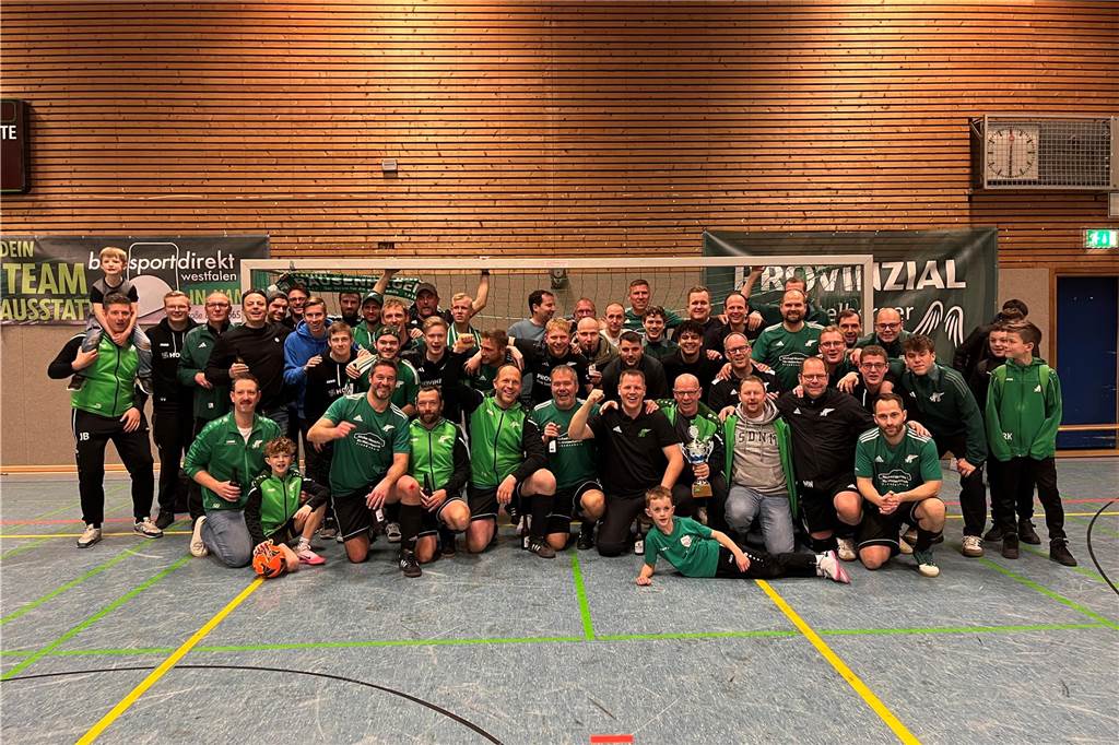 Gänsehaut-Moment: SV Bausenhagen bringt die Halle zum Beben Die Sängerfamilie SV Bausenhagen stellt sich zum Foto.