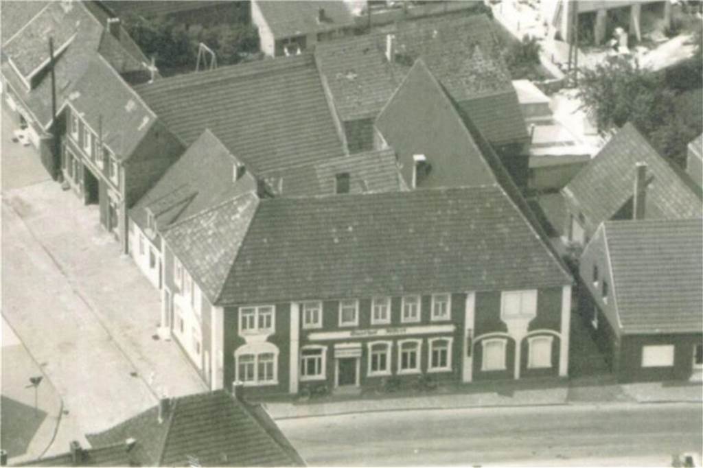 Tut sich was im Gasthaus Alfert? Ortsbesichtigungen lassen aufhorchen Historische Aufnahme des Gasthauses Alfert in Heek