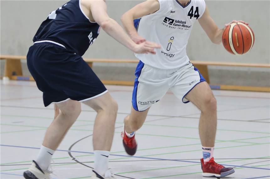 Eine Mannschaft steigt aus der 2. Regionalliga (2) direkt wieder auf.