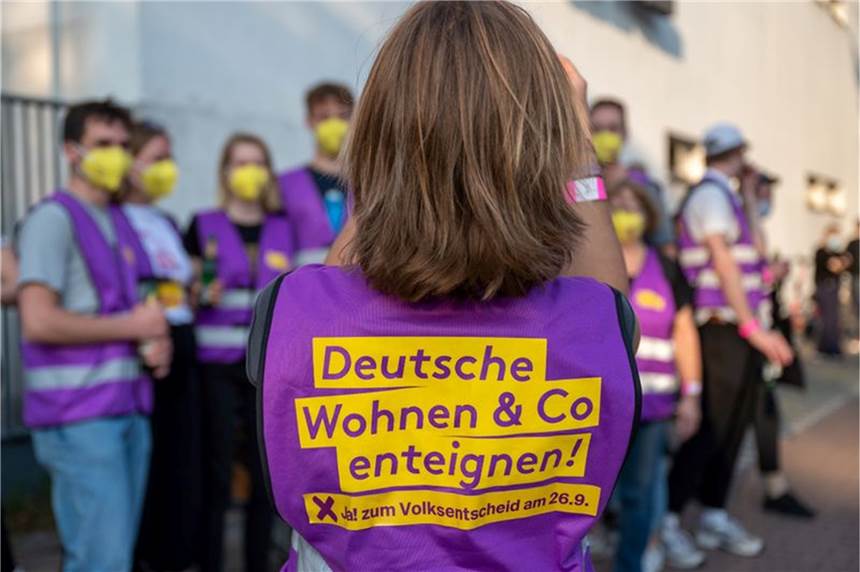 Berliner stimmen für Enteignung von Wohnungsunternehmen Eine Mehrheit votiert bei einem bundesweit bisher einzigartigen Volksentscheid für die Enteignung großer Immobilienunternehmen.