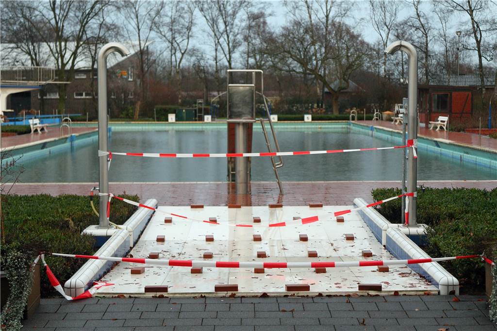Stadt möchte im Jahr 2019 rund 2,4 Millionen Euro mehr ausgeben, als sie einnimmt Eine Million Euro sind 2019 für die Sanierung des Freibades eingeplant. Dabei gibt es noch keinen Beschluss, was überhaupt gebaut werden soll.