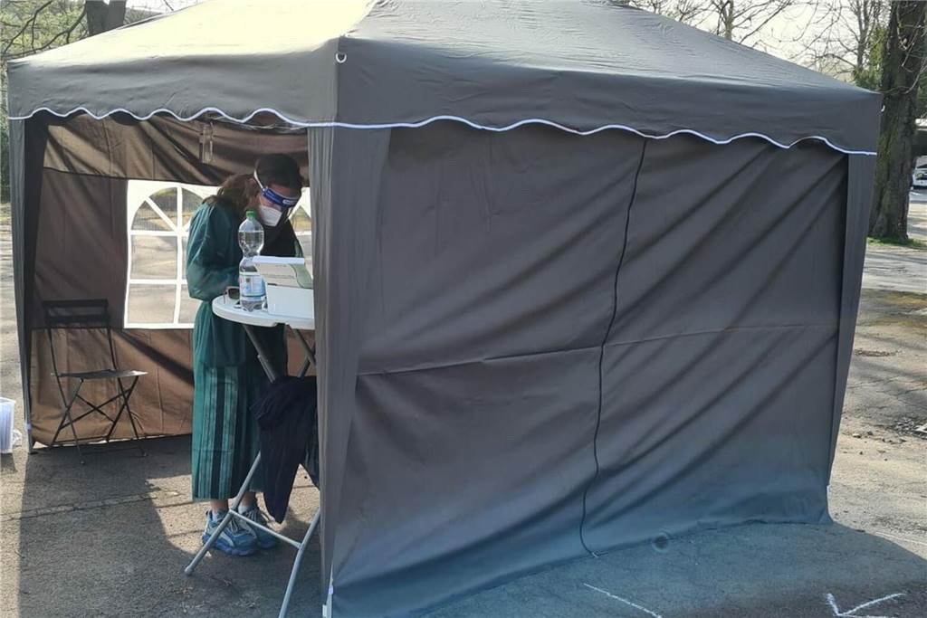 Bei einem Dortmunder Klub kommt der Corona-Tester ab sofort zum Platz Eine mobile Teststelle wie sie auch beim SV Körne aufgebaut wird.