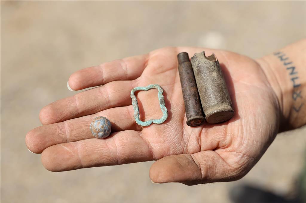 Schatzsucher hat schon so manchen Fund in Kirchhellen gemacht Eine Musketenkugel, eine Schuhschnalle und Patronenhülsen hat Marco Köhler in Kirchhellen gefunden.
