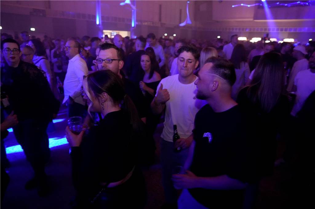 Eine Nacht voller Musik und Tanz: Auf vier Dancefloors feierten viele Gäste bei Suberg's Ü30 Party in den Westfalenhallen.