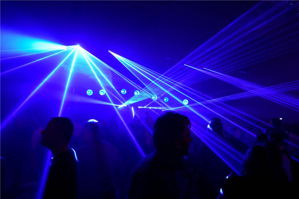 Eine Nacht voller Musik und Tanz: Auf vier Dancefloors feierten viele Gäste bei Suberg's Ü30 Party in den Westfalenhallen.
