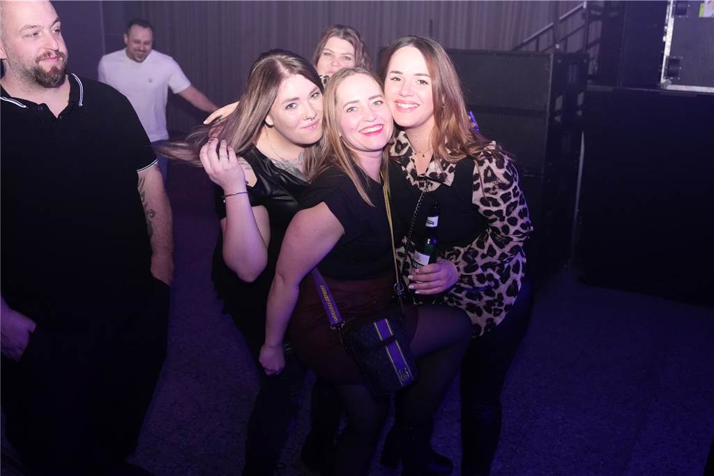 Eine Nacht voller Musik und Tanz: Auf vier Dancefloors feierten viele Gäste bei Suberg's Ü30 Party in den Westfalenhallen.