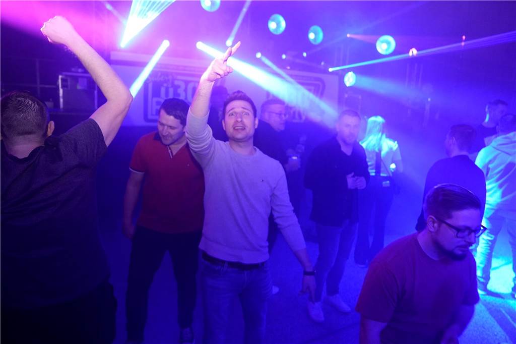 Eine Nacht voller Musik und Tanz: Auf vier Dancefloors feierten viele Gäste bei Suberg's Ü30 Party in den Westfalenhallen.