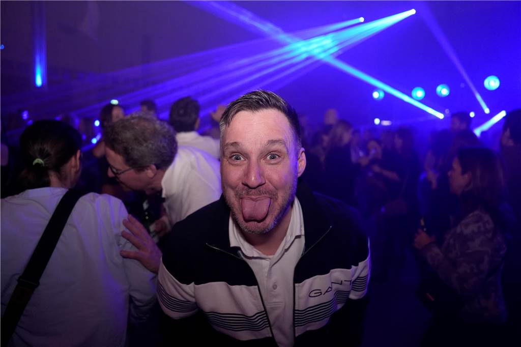 Eine Nacht voller Musik und Tanz: Auf vier Dancefloors feierten viele Gäste bei Suberg's Ü30 Party in den Westfalenhallen.