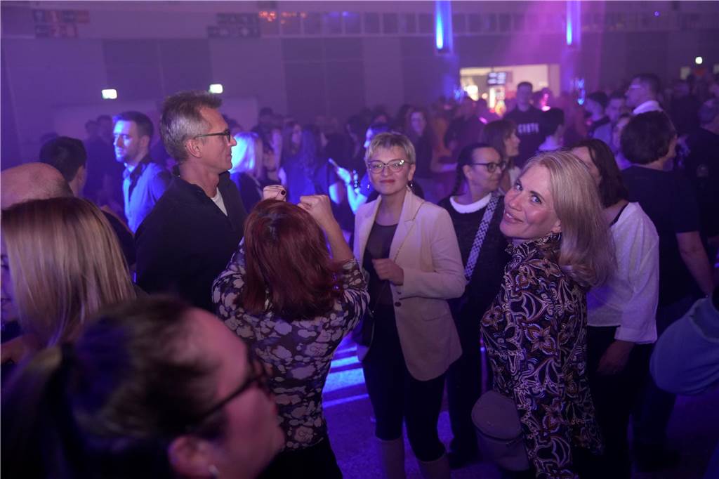 Eine Nacht voller Musik und Tanz: Auf vier Dancefloors feierten viele Gäste bei Suberg's Ü30 Party in den Westfalenhallen.