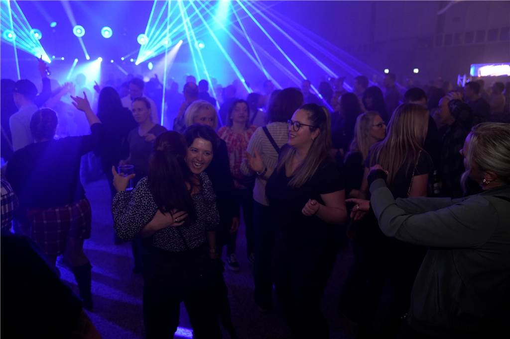 Eine Nacht voller Musik und Tanz: Auf vier Dancefloors feierten viele Gäste bei Suberg's Ü30 Party in den Westfalenhallen.