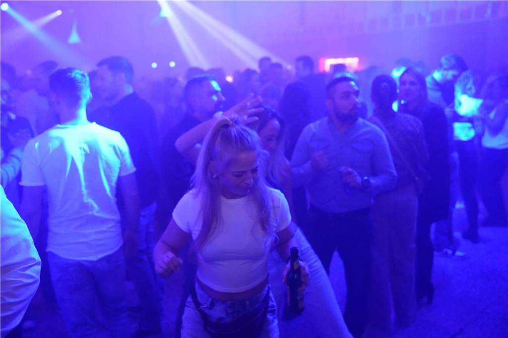 Eine Nacht voller Musik und Tanz: Auf vier Dancefloors feierten viele Gäste bei Suberg's Ü30 Party in den Westfalenhallen.