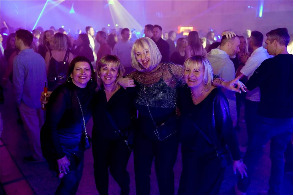 Eine Nacht voller Musik und Tanz: Auf vier Dancefloors feierten viele Gäste bei Suberg's Ü30 Party in den Westfalenhallen.