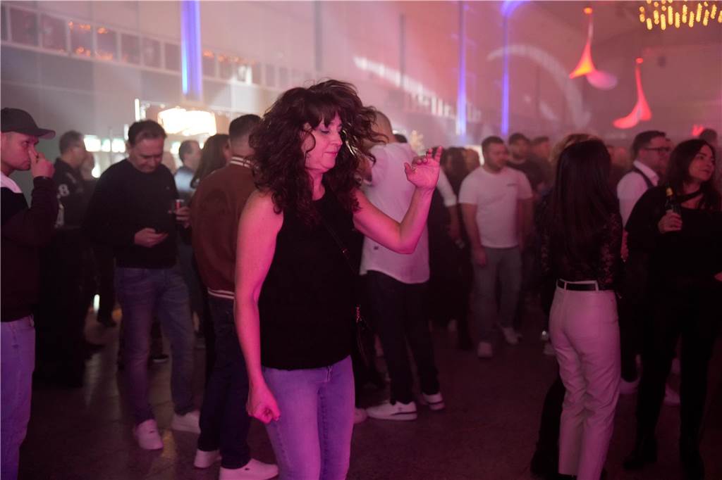 Eine Nacht voller Musik und Tanz: Auf vier Dancefloors feierten viele Gäste bei Suberg's Ü30 Party in den Westfalenhallen.