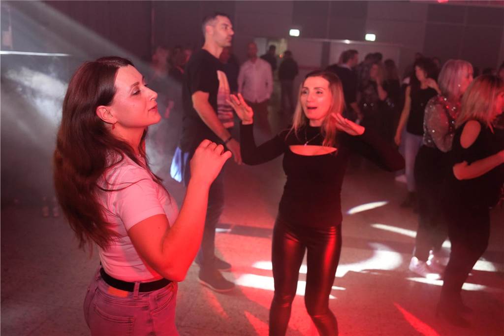 Eine Nacht voller Musik und Tanz: Auf vier Dancefloors feierten viele Gäste bei Suberg's Ü30 Party in den Westfalenhallen.