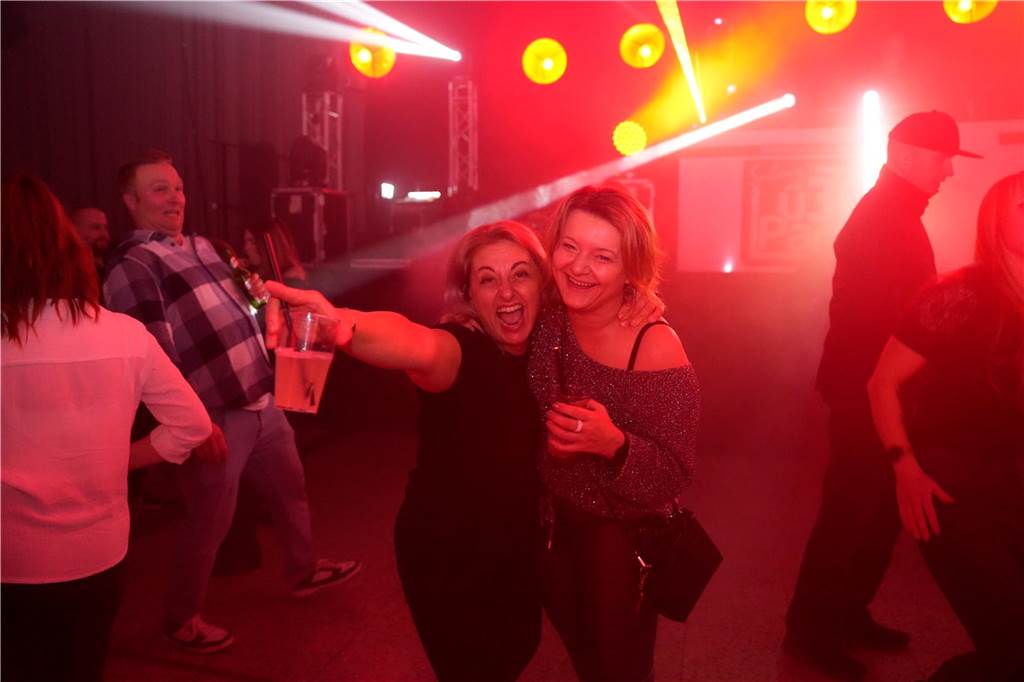 Eine Nacht voller Musik und Tanz: Auf vier Dancefloors feierten viele Gäste bei Suberg's Ü30 Party in den Westfalenhallen.