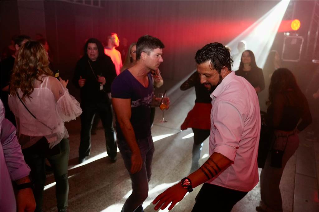 Eine Nacht voller Musik und Tanz: Auf vier Dancefloors feierten viele Gäste bei Suberg's Ü30 Party in den Westfalenhallen.