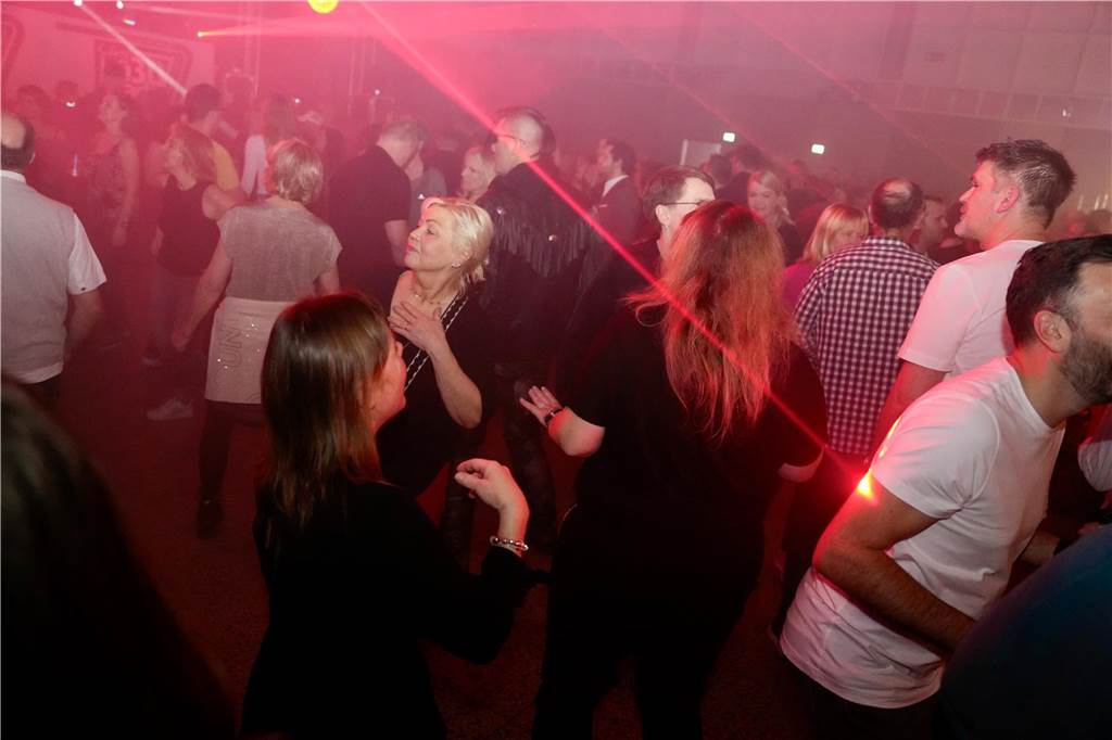 Eine Nacht voller Musik und Tanz: Auf vier Dancefloors feierten viele Gäste bei Suberg's Ü30 Party in den Westfalenhallen.
