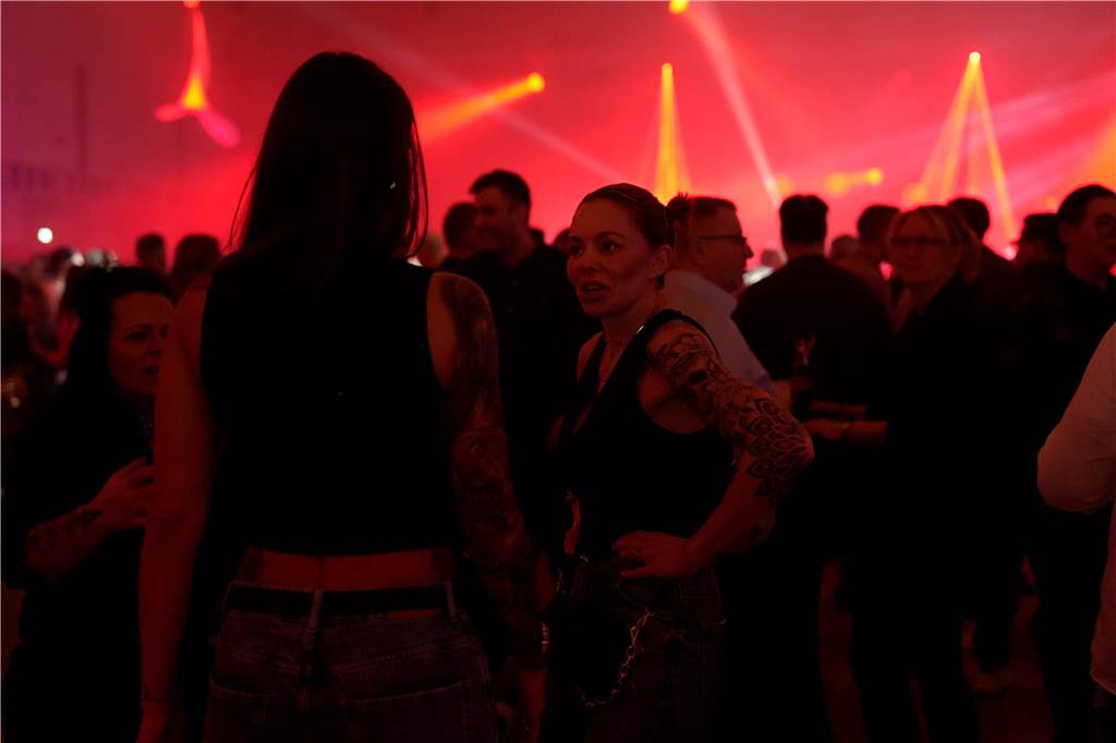 Eine Nacht voller Musik und Tanz: Auf vier Dancefloors feierten viele Gäste bei Suberg's Ü30 Party in den Westfalenhallen.