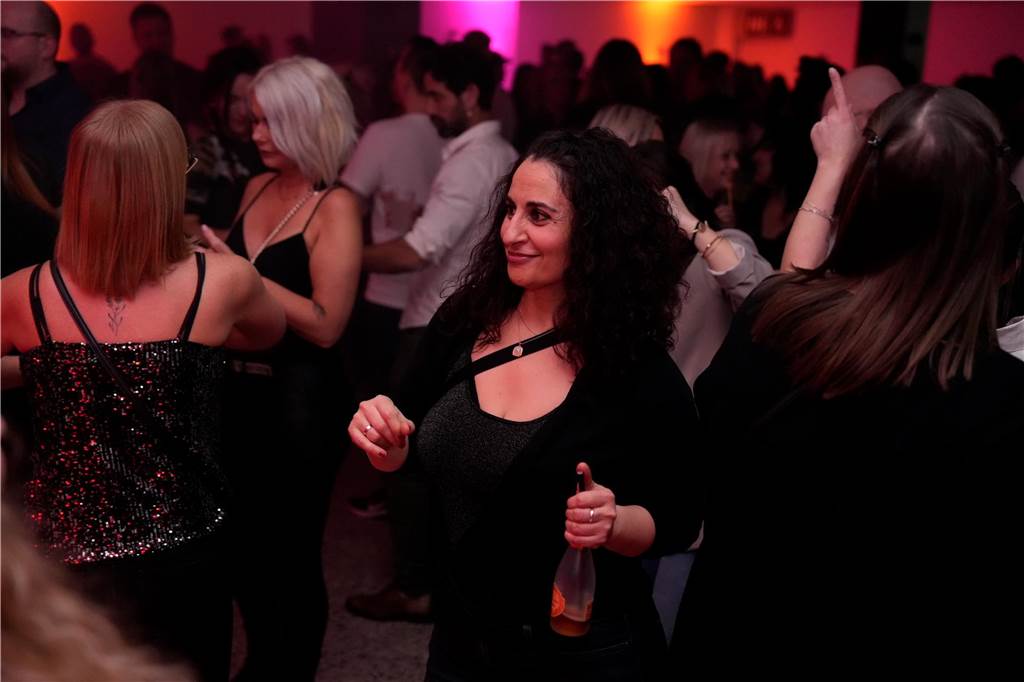 Eine Nacht voller Musik und Tanz: Auf vier Dancefloors feierten viele Gäste bei Suberg's Ü30 Party in den Westfalenhallen.