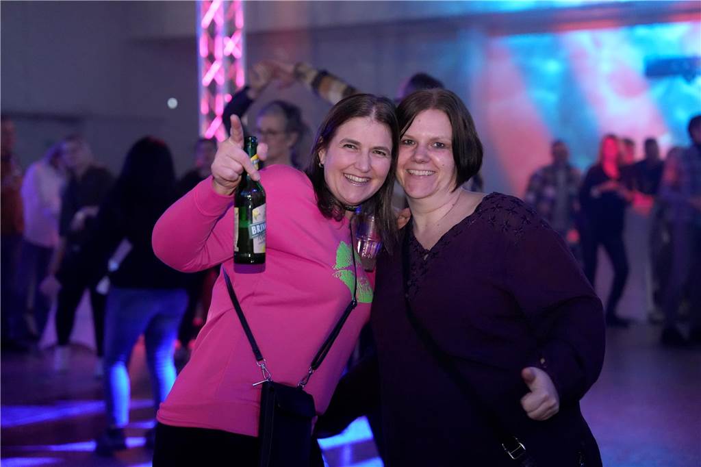 Eine Nacht voller Musik und Tanz: Auf vier Dancefloors feierten viele Gäste bei Suberg's Ü30 Party in den Westfalenhallen.