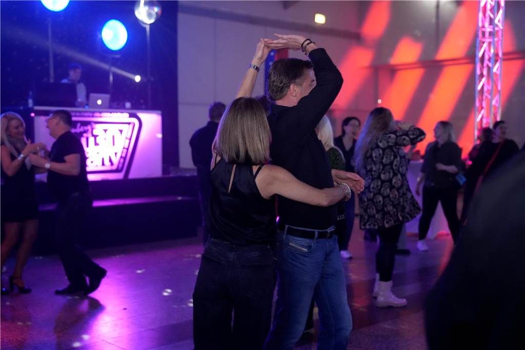Eine Nacht voller Musik und Tanz: Auf vier Dancefloors feierten viele Gäste bei Suberg's Ü30 Party in den Westfalenhallen.