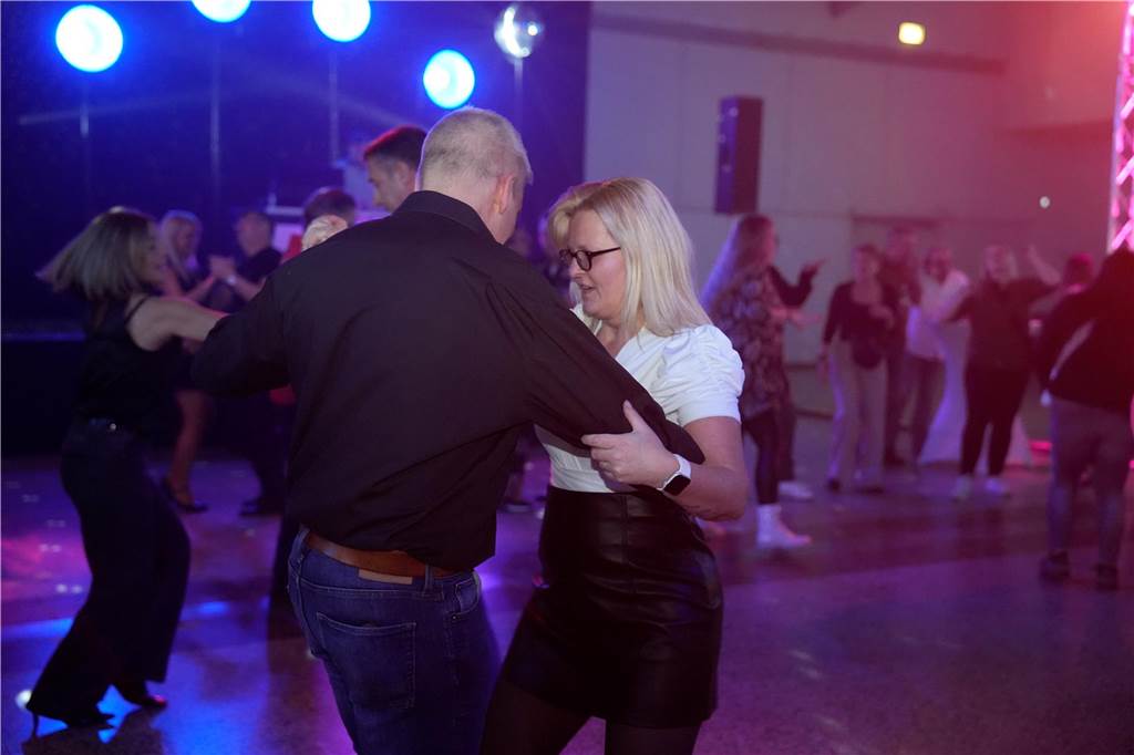 Eine Nacht voller Musik und Tanz: Auf vier Dancefloors feierten viele Gäste bei Suberg's Ü30 Party in den Westfalenhallen.