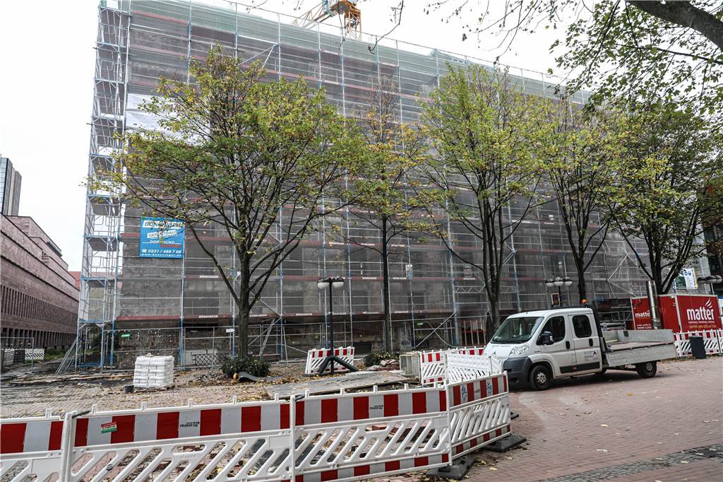 Am U-Turm will ein Amsterdamer Investor ein besonderes Hotel bauen - das sind seine Pläne Eine nahe endlose Geschichte neigt sich dem Ende entgegen: Auch aus dem Dortberghaus im Rücken der Stadt- und Landesbibliothek wird jetzt ein Hotel.