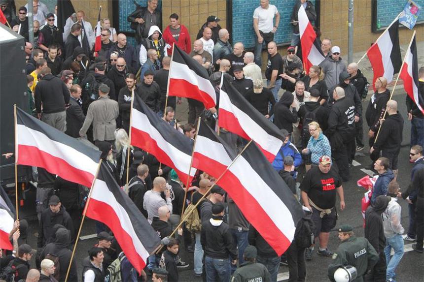 Rechte Szene aus Deutschland marschiert in Dortmund auf Eine Neonazi-Demo im Gerichtsviertel 2013.