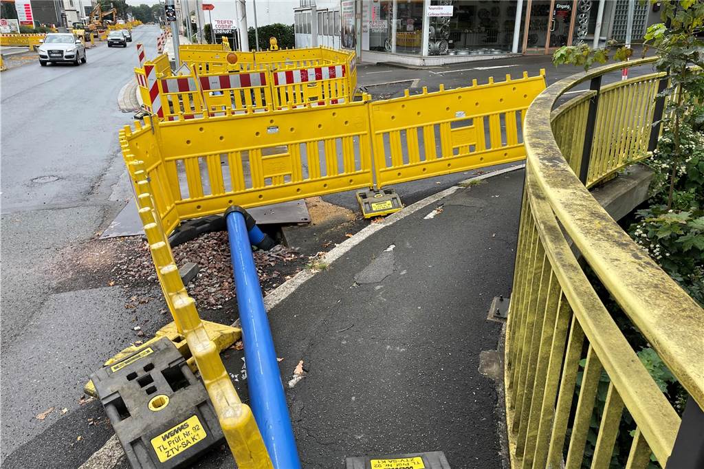 Provinzialstraße nahe Bochum wird für zwei Wochen zur Einbahnstraße In der Baustelle an der Provinzialstraße ist eine neue Wasserleitung verlegt worden.