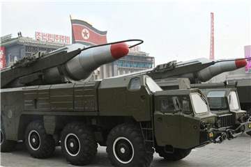 Eine nordkoreanische Musudan-Rakete wird bei einer Militärparade durch die Straßen von Pjöngjang gefahren. Foto: KCNA/Yonhap