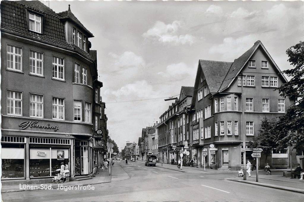 Lünen-Süd: Ein Stadtteil mit guter Nahversorgung und wenig Gastronomie Eine Postkarte (schwarz-weiß) zeigt die Jägerstraße in Lünen-Süd. Sie hieß bis 1900 schlicht „Weg nach oben“. Vorne links geht es in die Bahnstraße, weiter hinten rechts in die Alsenstraße.