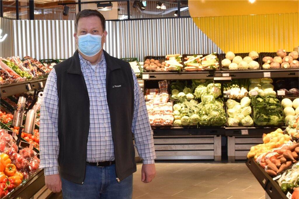 Preisexplosion bei Speiseöl: Wie sieht es in Dortmunds Supermärkten aus? Eine Prognose zur Verfügbarkeit und zur Preisentwicklung von verschiedenem Speiseöl in den kommenden Wochen kann Edeka-Inhaber Jörg Patzer nicht geben.