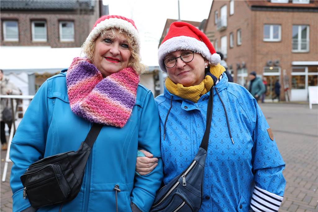 Eine Rekordanzahl an Ständen lockte viele Besucher auf den Olfener Adventsmarkt in der Innenstadt. Es gab viel zu entdecken und viele Bekannte zu treffen.