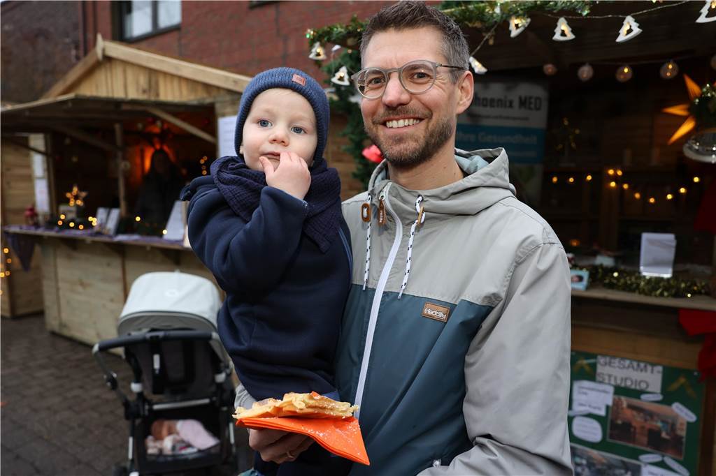 Eine Rekordanzahl an Ständen lockte viele Besucher auf den Olfener Adventsmarkt in der Innenstadt. Es gab viel zu entdecken und viele Bekannte zu treffen.