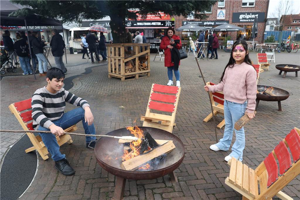 Eine Rekordanzahl an Ständen lockte viele Besucher auf den Olfener Adventsmarkt in der Innenstadt. Es gab viel zu entdecken und viele Bekannte zu treffen.