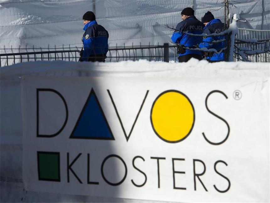 EZB-Anleihenkauf in Davos umstritten Eine Rekordzahl von Teilnehmern hat sich zu den Beratungen in Davos angesagt. Foto: Jean-Christophe Bott