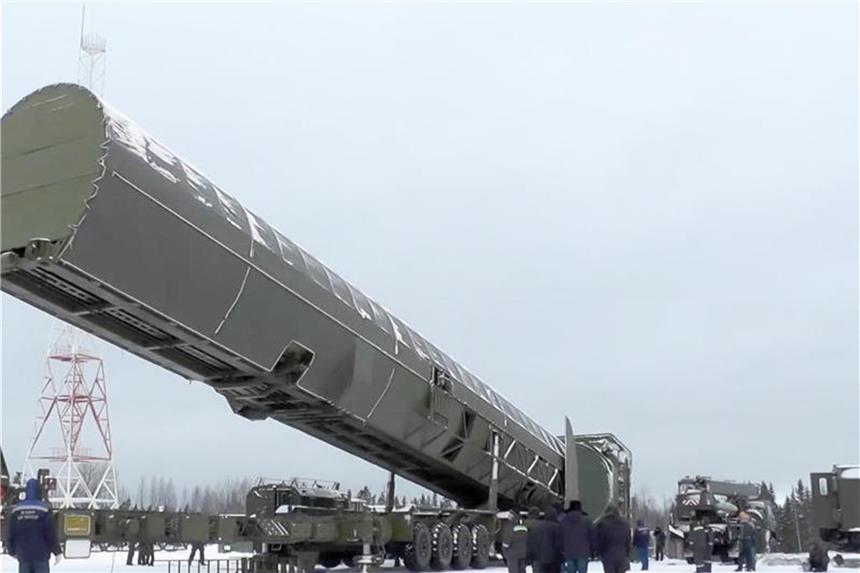 Friedensforscher: Alle Atommächte investieren in ihre Waffen Eine Sarmat-Interkontinentalrakete in Russland. Foto: RU-RTR Russian Television, AP
