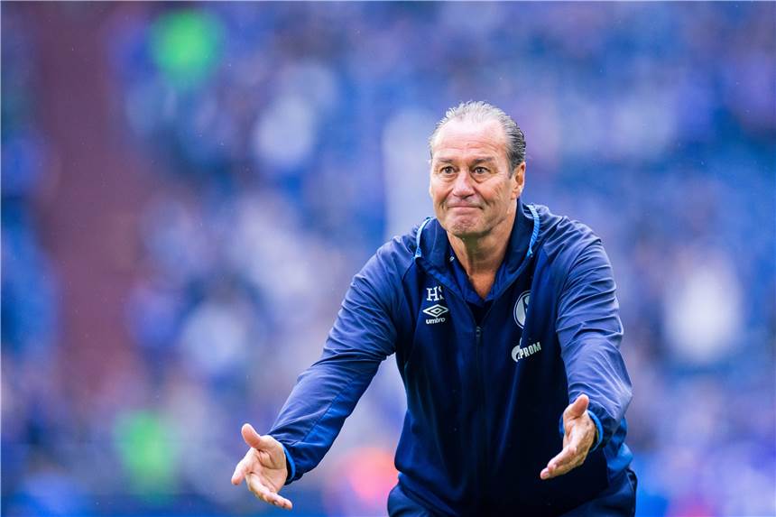 Stichtag: Huub Stevens wird als Schalker Trainer vorgestellt Eine Schalke-Legende: Vor 24 Jahren wurde Huub Stevens das erste Mal Trainer der Königsblauen.