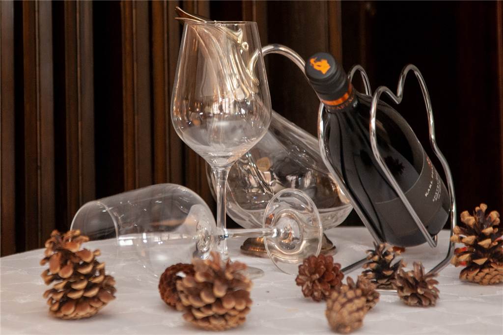 Ein Hauch von Sterne-Küche im Dorfgasthof Wissing Eine separate Weinkarte gibt es bei Wissing nicht, jedoch gibt es auf Empfehlung des Servicepersonals exquisite Weine.