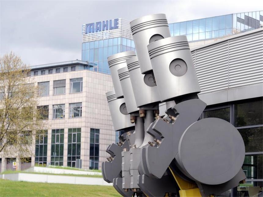 Mahle will 40-Stunden-Woche ohne Lohnausgleich Eine Skulptur vor der Hauptverwaltung des Automobilzulieferers Mahle in Stuttgart. Foto: Bernd Weißbrod