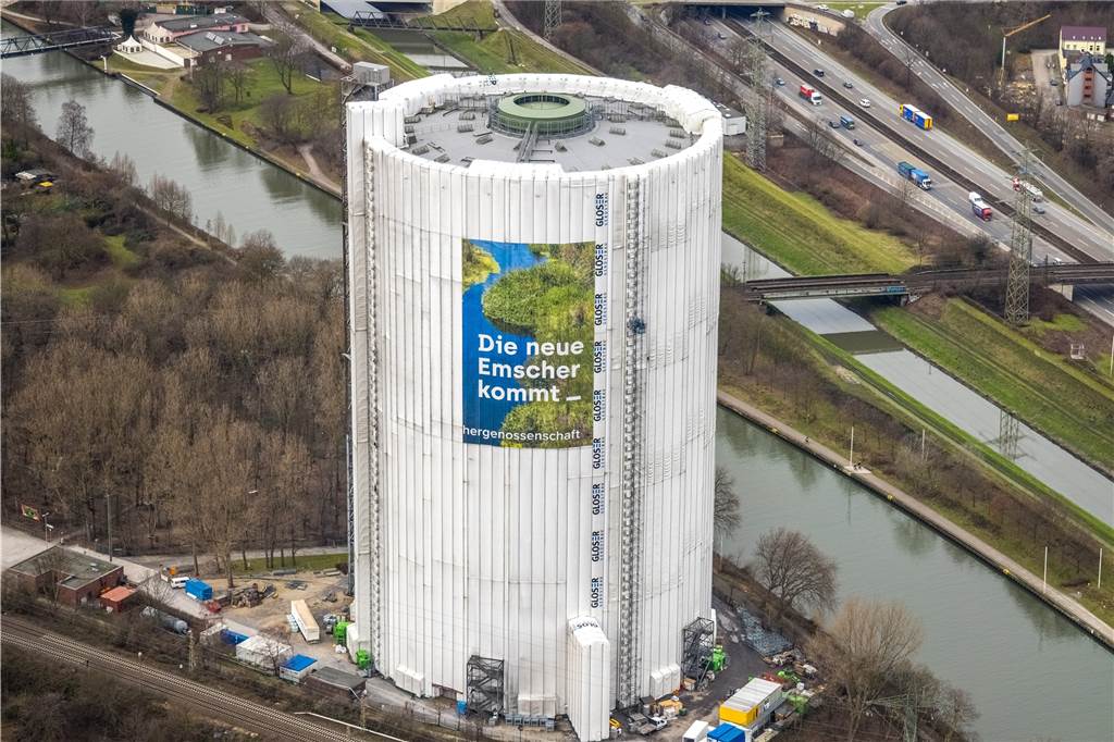 Dortmunder retten eines der beliebtesten Bauwerke des Ruhrgebiets vor Verfall Eine spektakuläre Ansicht bot der luftdicht verhüllte Gasometer während der Sanierungsarbeiten.