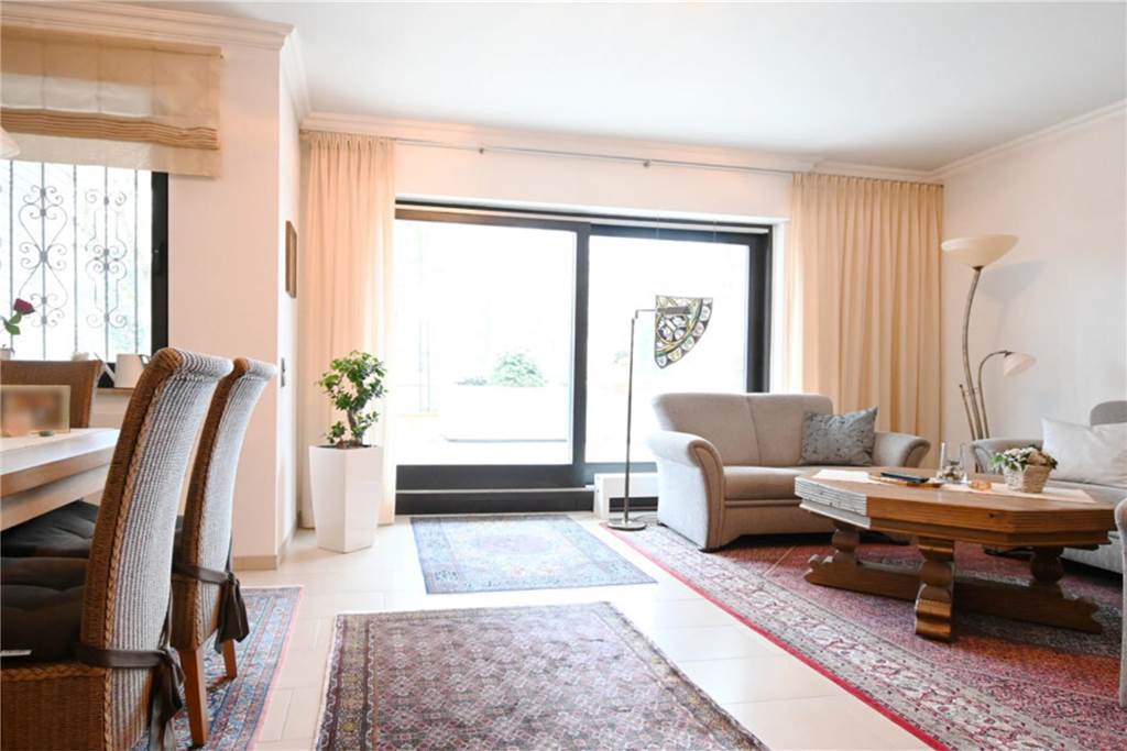 Schicke Maisonettewohnung und ein Reihenmittelhaus im Angebot Eine „stilvolle Wohnqualität“ verspricht laut Anzeige eine Maisonettewohnung in Dortmund-Sölde. Hier ein Blick in den Wohn-/Essbereich.