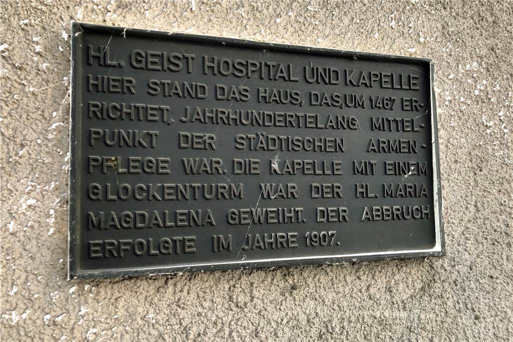 Heilig-Geist-Hospital in Werne: Hier gab es Platz für Alte, Arme und Kranke Eine Tafel am ehemaligen Standort erinnert heute an das Hospital und die Kapelle.